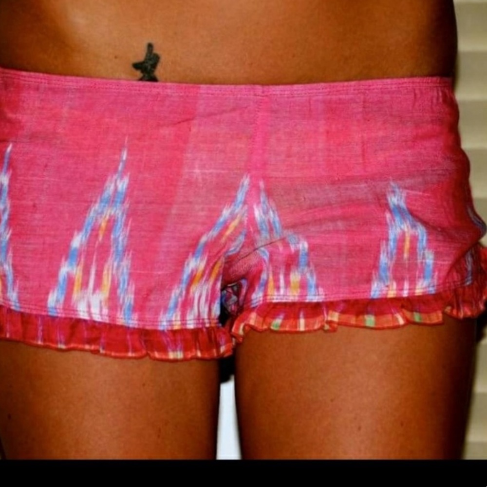 Indah Thyme Shorts - Rose Endek